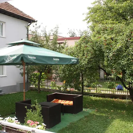 Rent 365 Apartment *